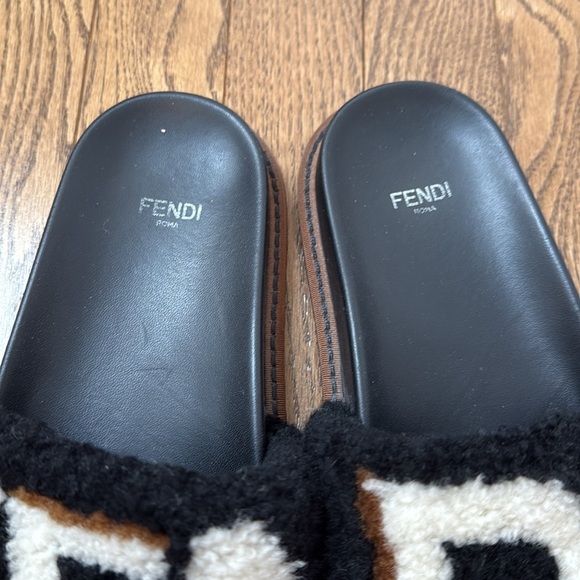 Fendi Shearling logo slides - Picture 2 of 7